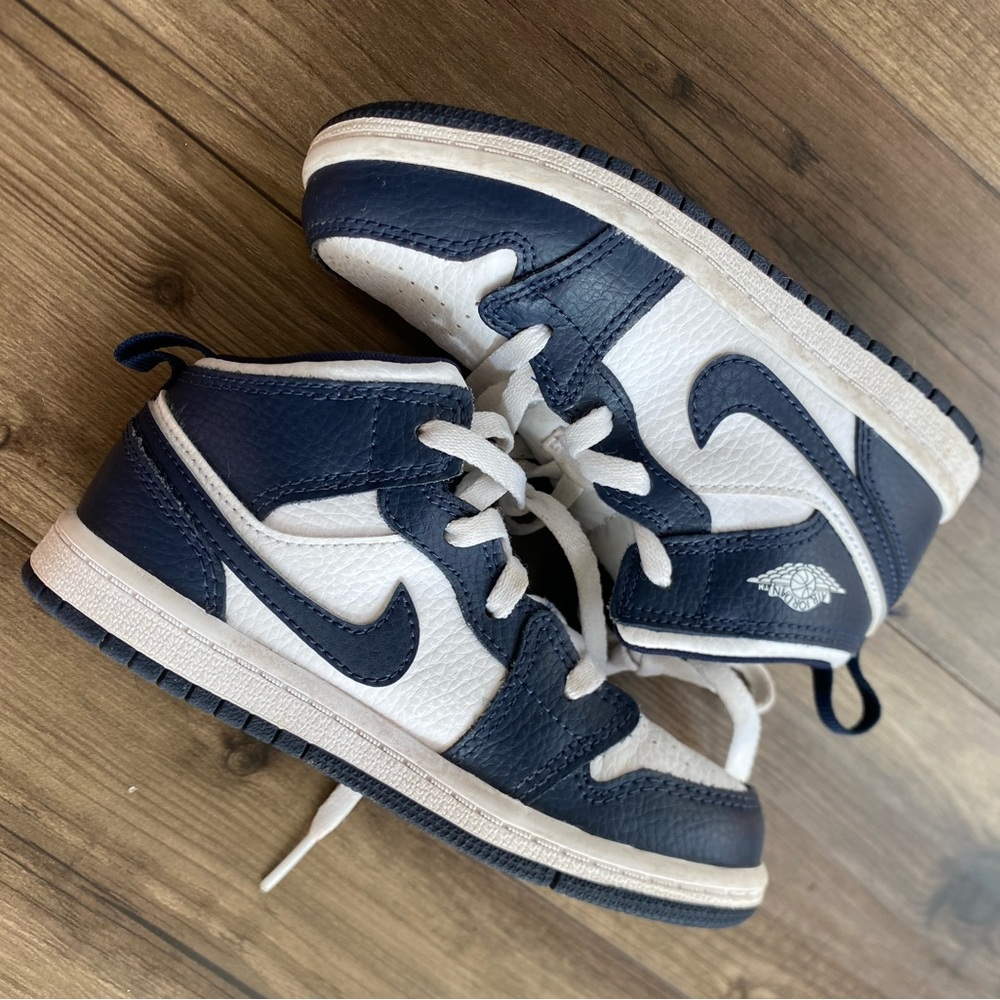 Little kids Nike Air Jordan shoes. Size 10C used in good condition